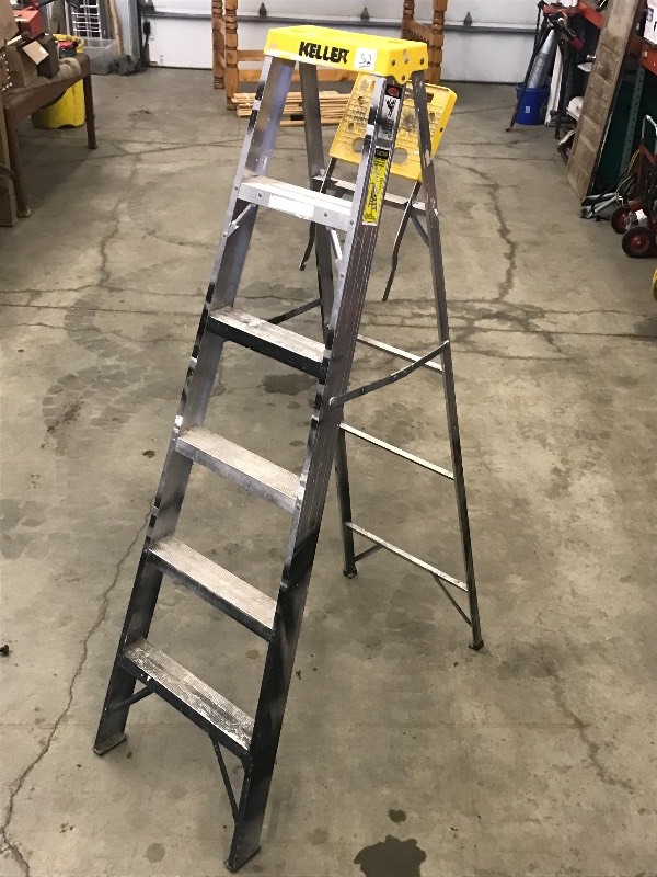 lot 32 image: Keller 6ft Aluminum Step Ladder, 22...
