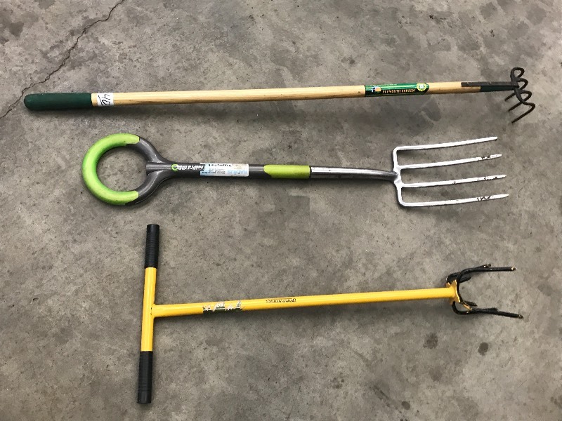 lot 40 image: Lot Of (3) Garden Tools ...