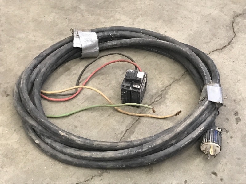 lot 45 image: Lengthy 230Volt Power Cord ...