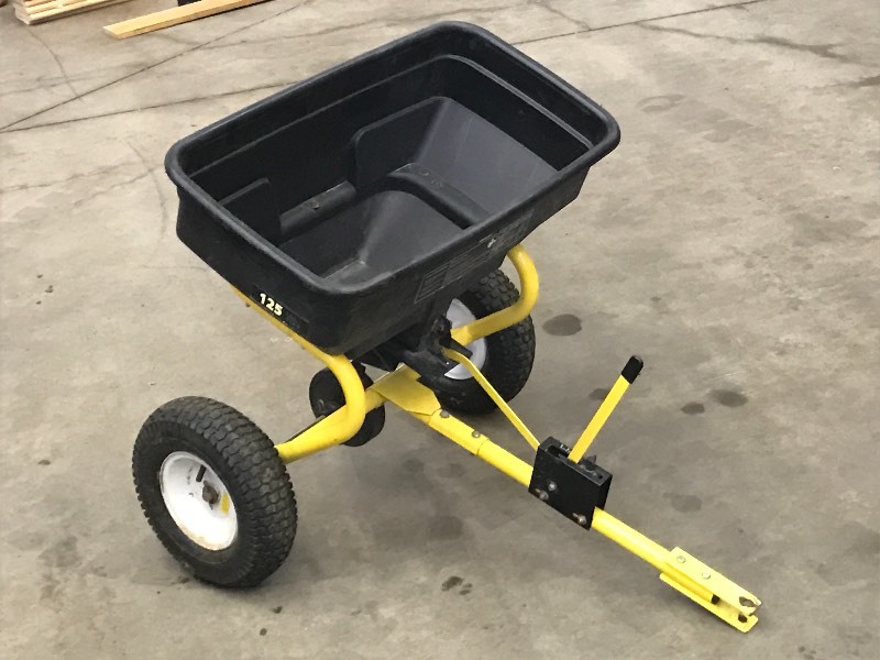 lot 57 image: Yardworks Pin-Hitch Fertilizer Spre...