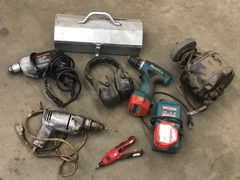 lot 59 image: Box Of Assorted Power Tools, 115Vo...