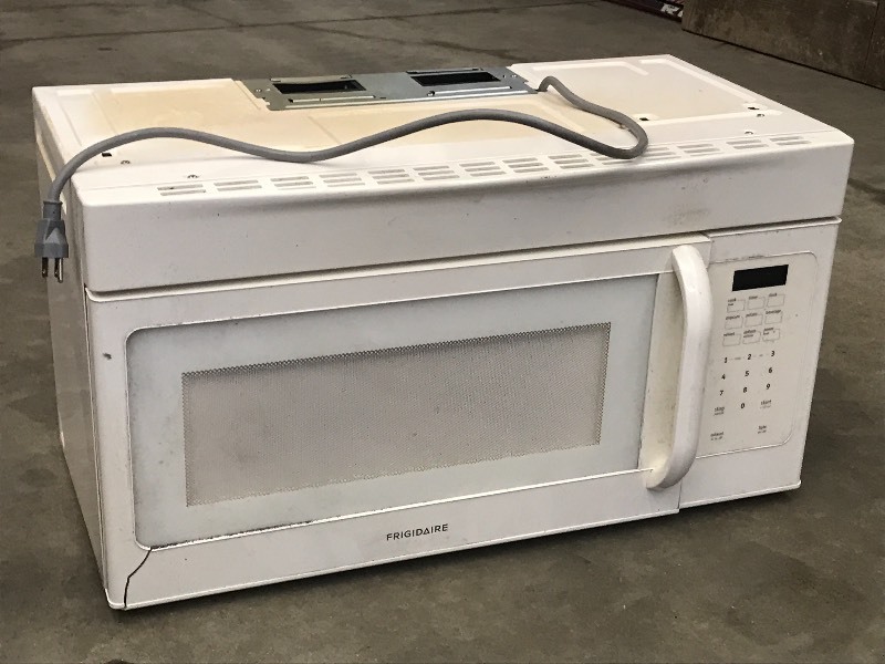 lot 66 image: Frigidaire Under-Cabinet Microwave,...