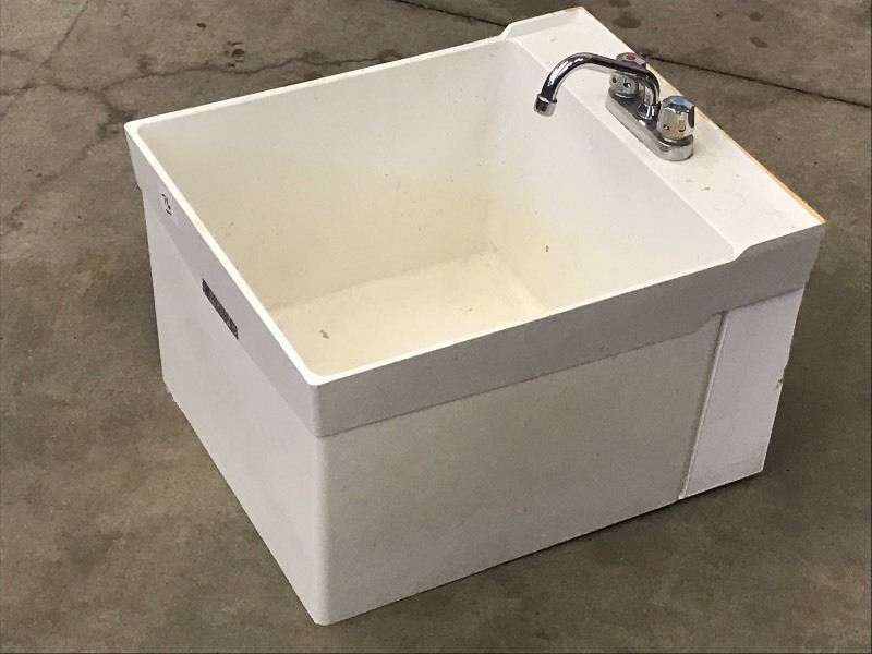 lot 76 image: Utilitub Model 18 Shop Sink ...