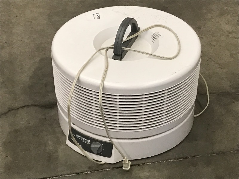 lot 81 image: Honeywell HEPA 115Volt Air Filter ...