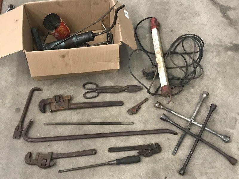 lot 86 image: Box Of Assorted Work Light, Vintag...