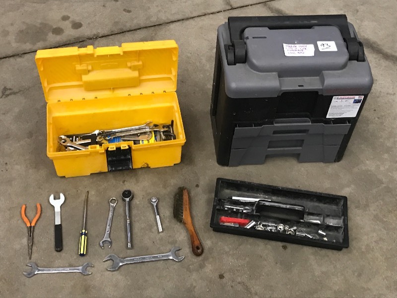 lot 93 image: Lot Of (1) Portable Lift-N-Lock Pla...