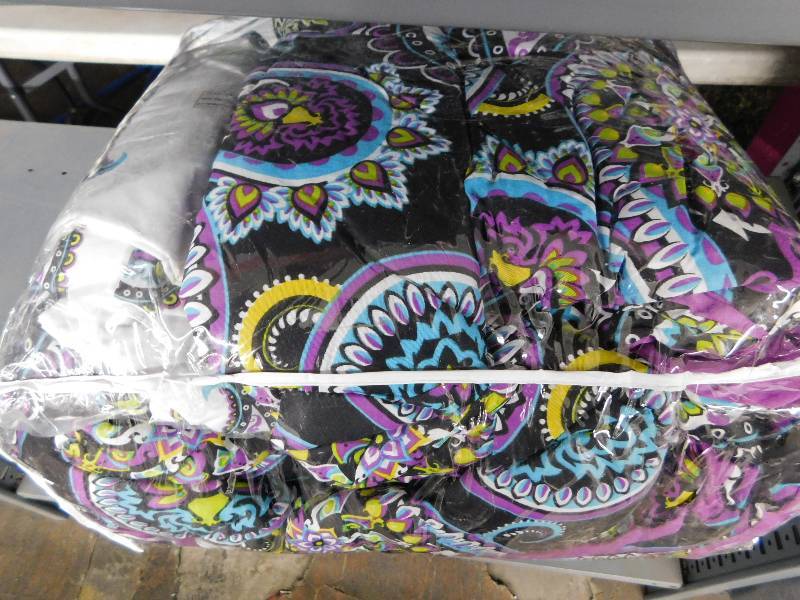 lot 464 image: 8PC QUEEN BED SET