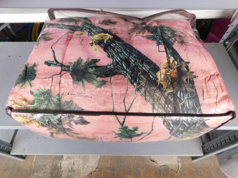 lot 459 image: 8 PC QUEEN SIZE BED SET