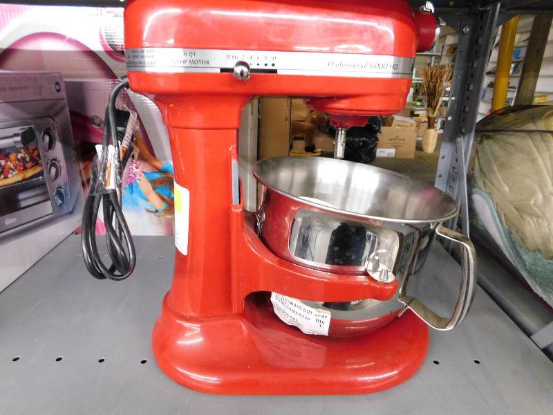 lot 472 image: PROFESSIONAL 600HD STAND MIXER