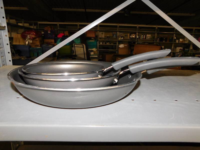 lot 432 image: SET OF THREE FRYING PANS