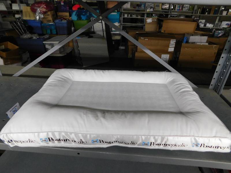 lot 440 image: POSTERPEDIC CHAIR PAD
