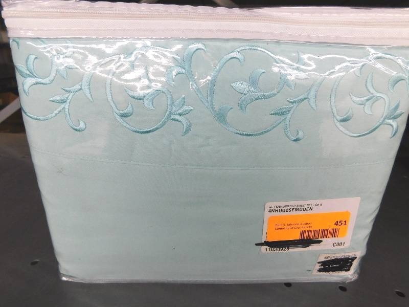 lot 451 image: ALCOVE EMBROIDERED QUEEN SHEET SET