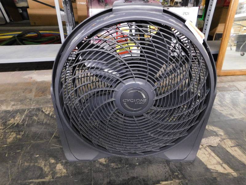 lot 476 image: LASKO FLOOR FAN