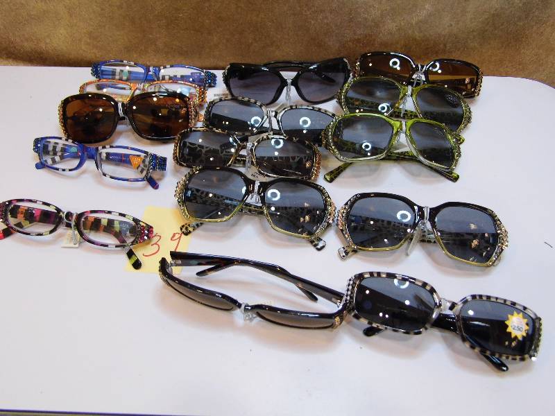 lot 39 image: Sunglass Readers - Regular Readers