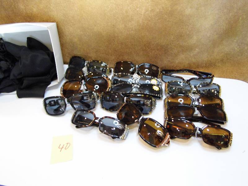 lot 40 image: Sunglass Readers - Regular Readers