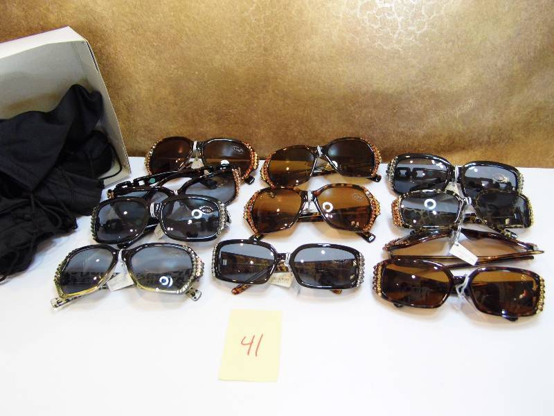 lot 41 image: Sunglass Readers - Regular Readers