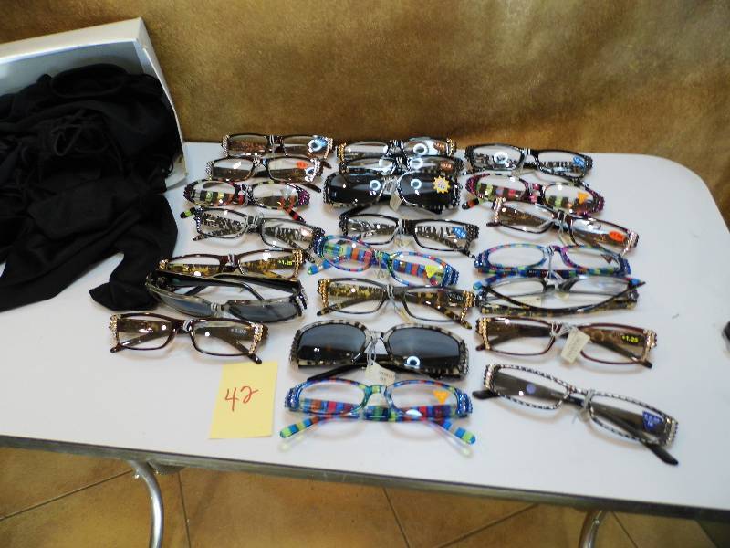 lot 42 image: Sunglass Readers - Regular Readers