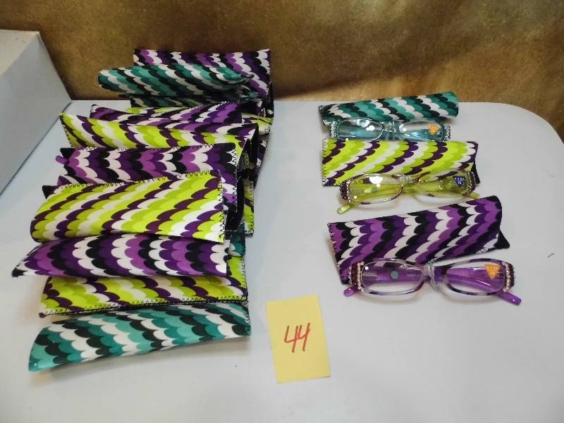 lot 44 image: Readers wMatching Cases