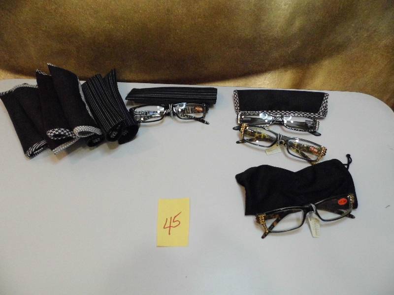 lot 45 image: Readers wMatching Cases