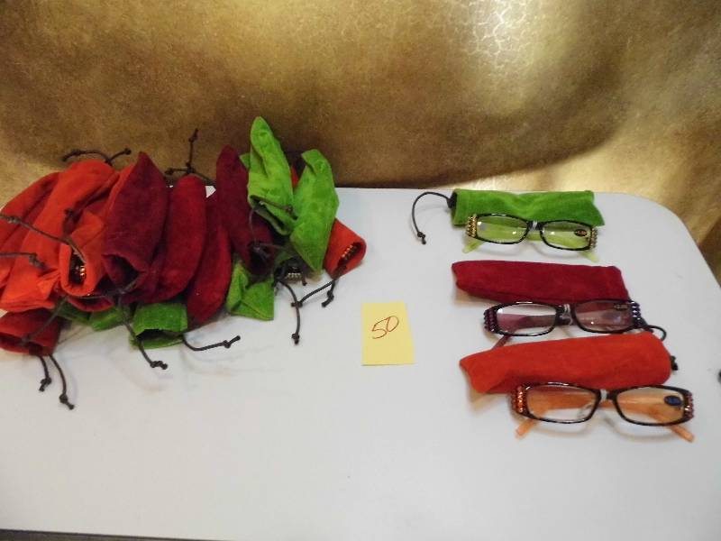 lot 50 image: Readers wMatching Cases