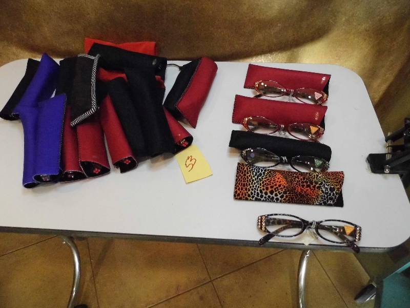 lot 53 image: Readers wMatching Cases