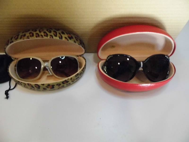 lot 56 image: Assorted Sunglass Readers & Readers w Matching Cases