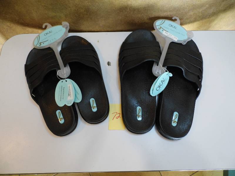 lot 72 image: Lot of 2 Pair Sandals