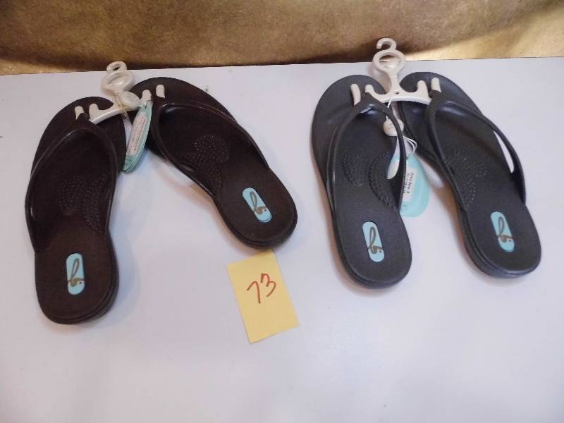 lot 73 image: Lot of 2 Pair Sandals