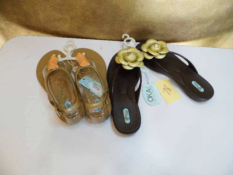 lot 78 image: Lot of 2 Pair Sandals