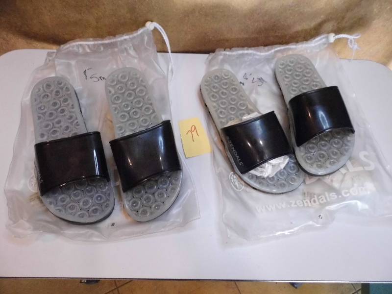 lot 79 image: Lot of 2 Pair Sandals
