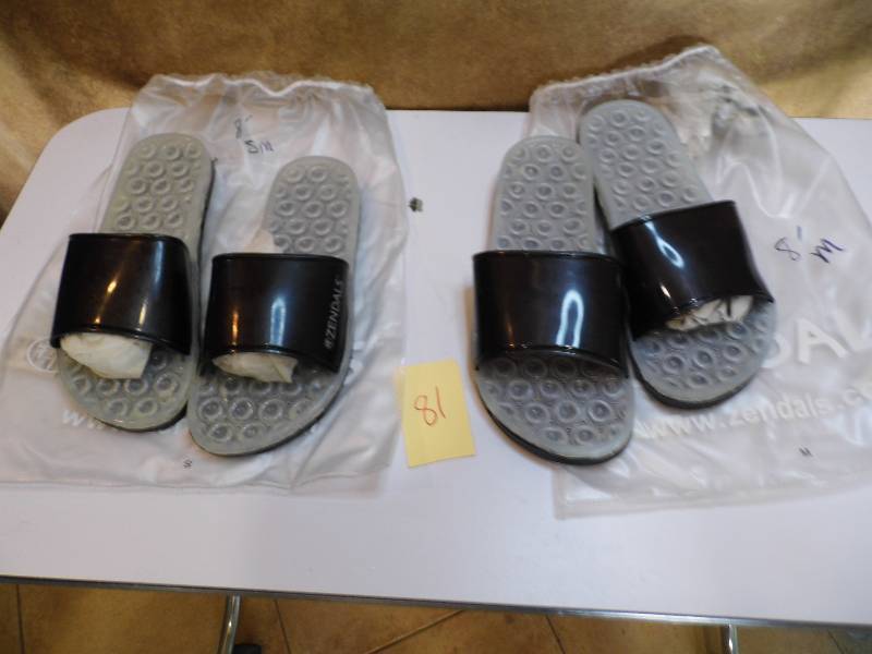 lot 81 image: Lot of 2 Pair Sandals