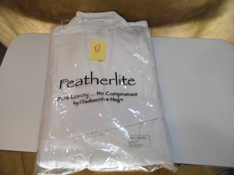 lot 87 image: Featherlite Robe
