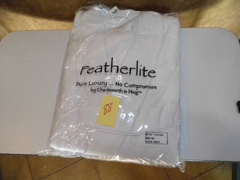 lot 88 image: Featherlite Robe