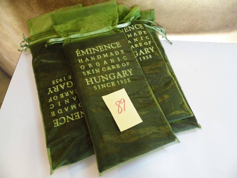 lot 89 image: Lot of 5 Aprons