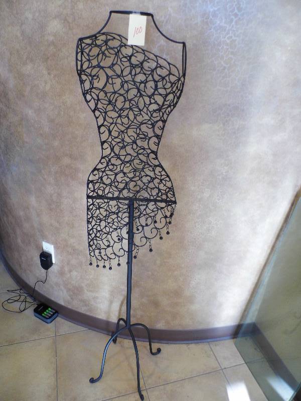 lot 100 image: Metal Manequin