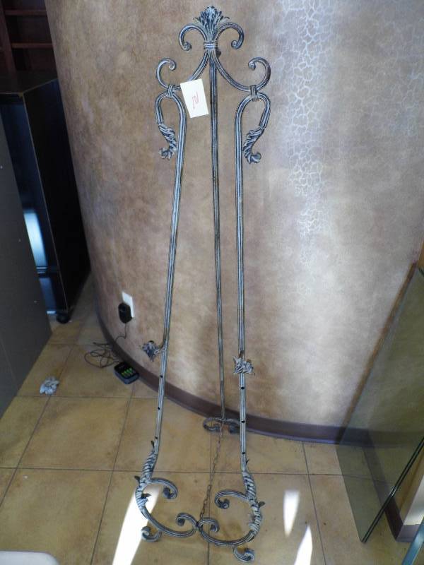 lot 101 image: Metal Easel