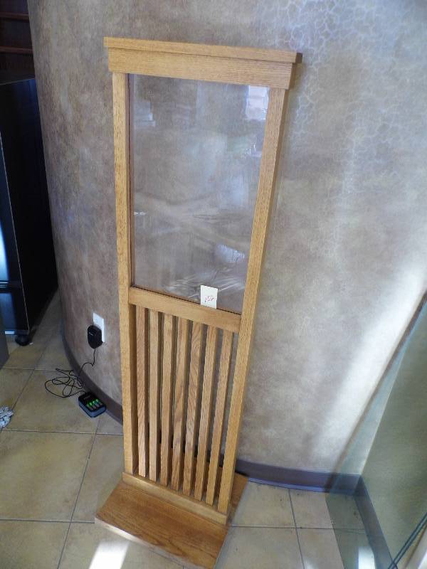 lot 102 image: Wood Sign Holder