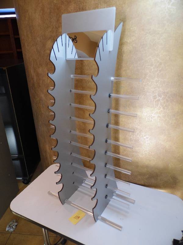 lot 113 image: Eyeglass Holder
