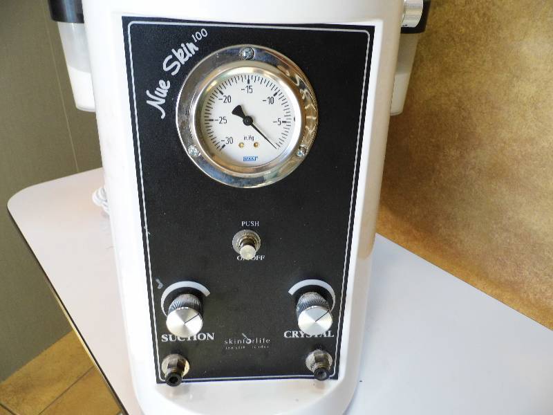 lot 118 image: Single Nue Skin Microderm Abrasion Machine