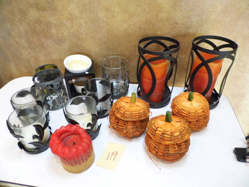 lot 119 image: Candle Holders