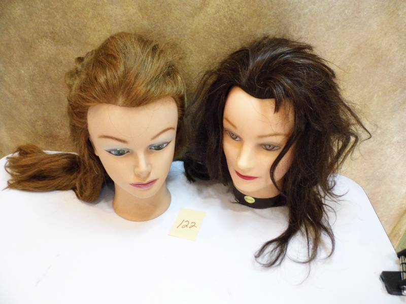 lot 122 image: Manequin Heads