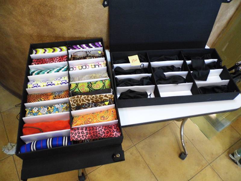 lot 132 image: 2 Travelling Display Cases w Readers