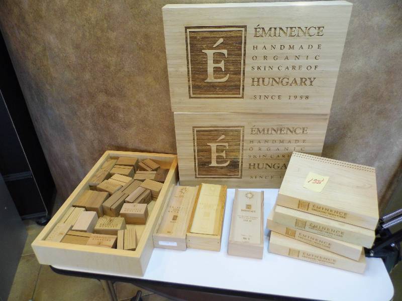 lot 138 image: Eminence Displays
