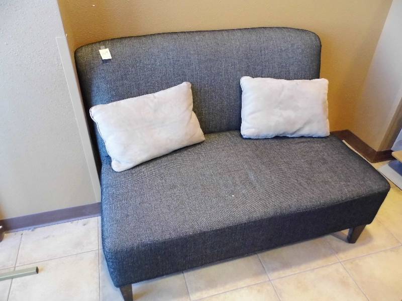 lot 149 image: Loveseat