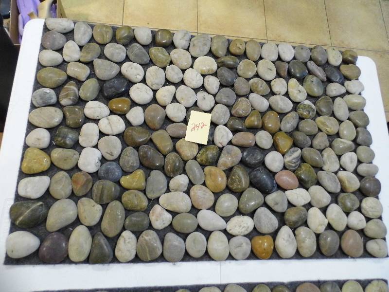 lot 242 image: Rock Rug