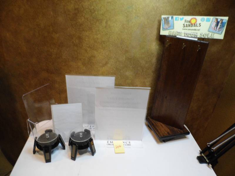 lot 246 image: Displays