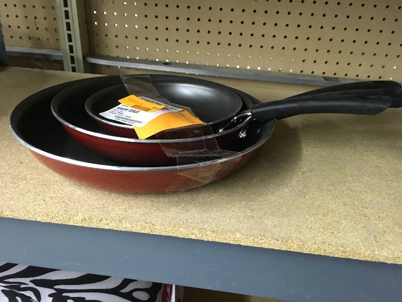 SET OF THREE FRYING PANS