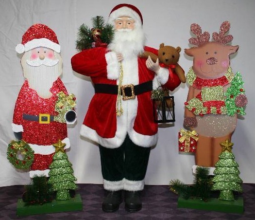 Santas and Reindeer Yard Dcor