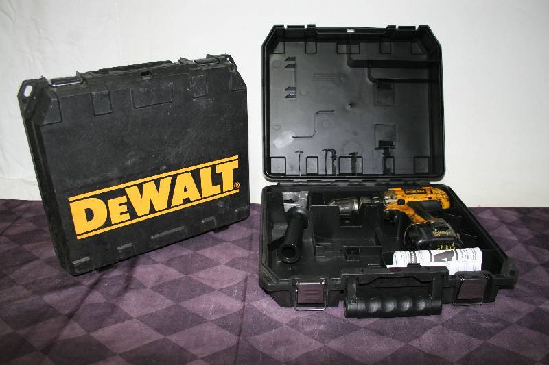 Dewalt Cordless Drill with Extra Case