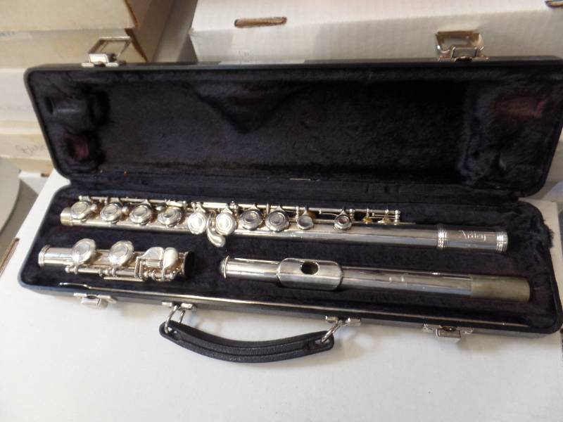 lot 803 image: FLUTE WITH CASE
